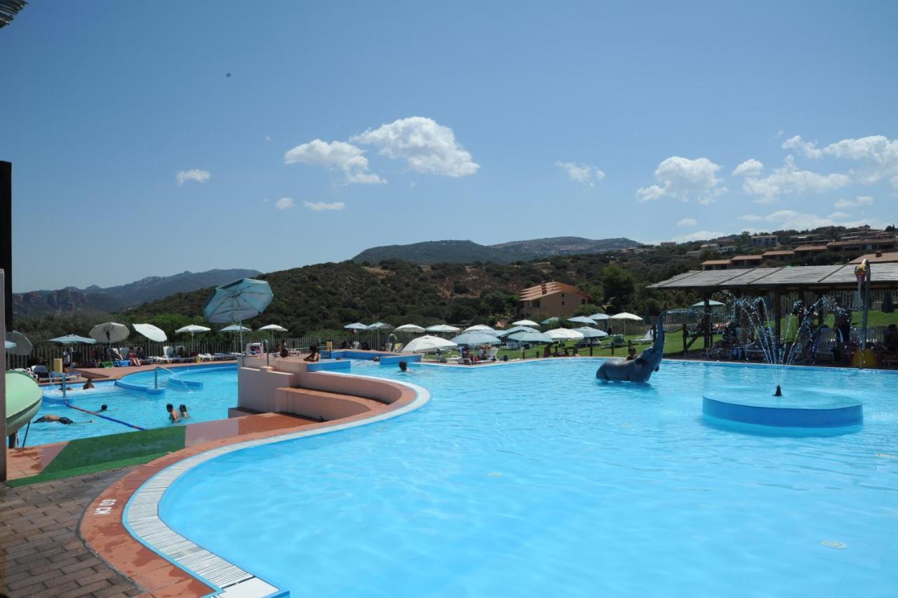 Residence Aquafantasy Isola Rossa Exterior foto