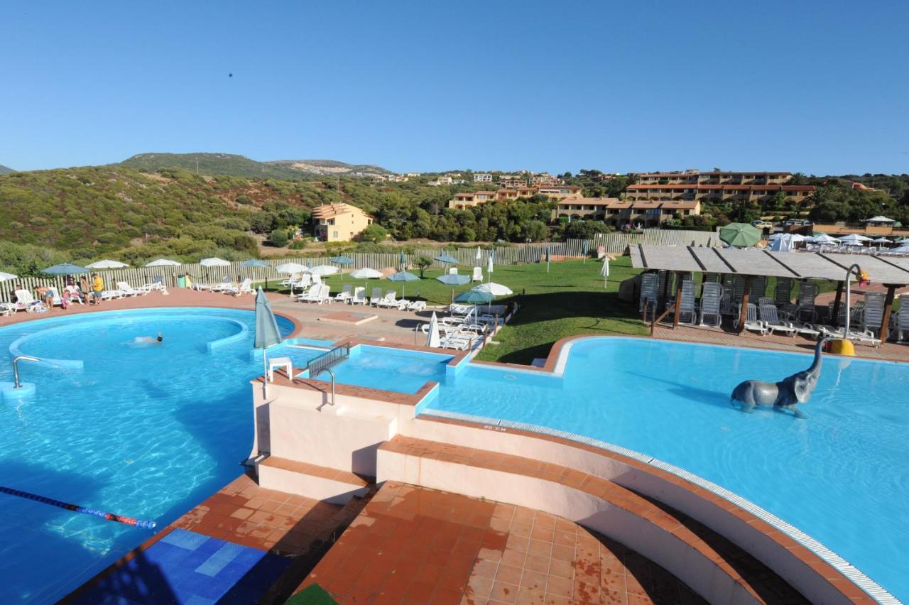 Residence Aquafantasy Isola Rossa Exterior foto