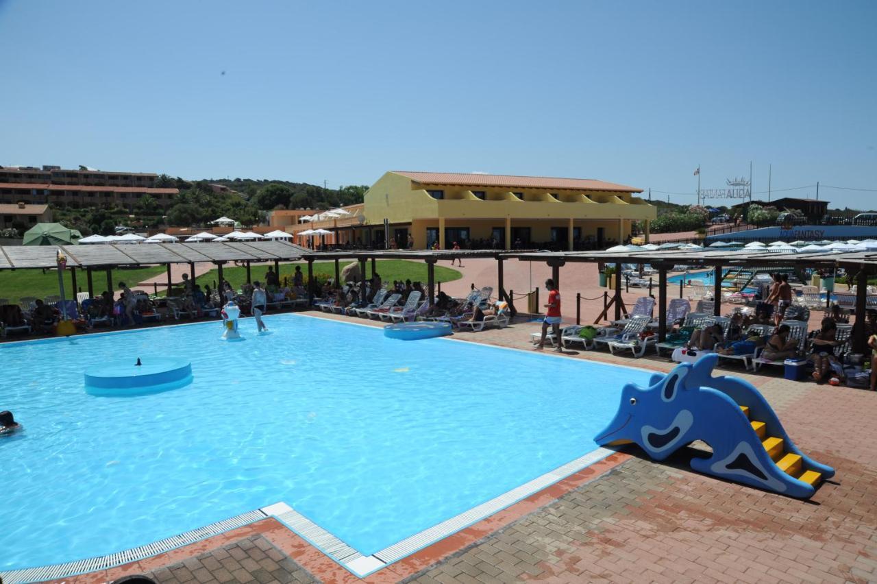 Residence Aquafantasy Isola Rossa Exterior foto