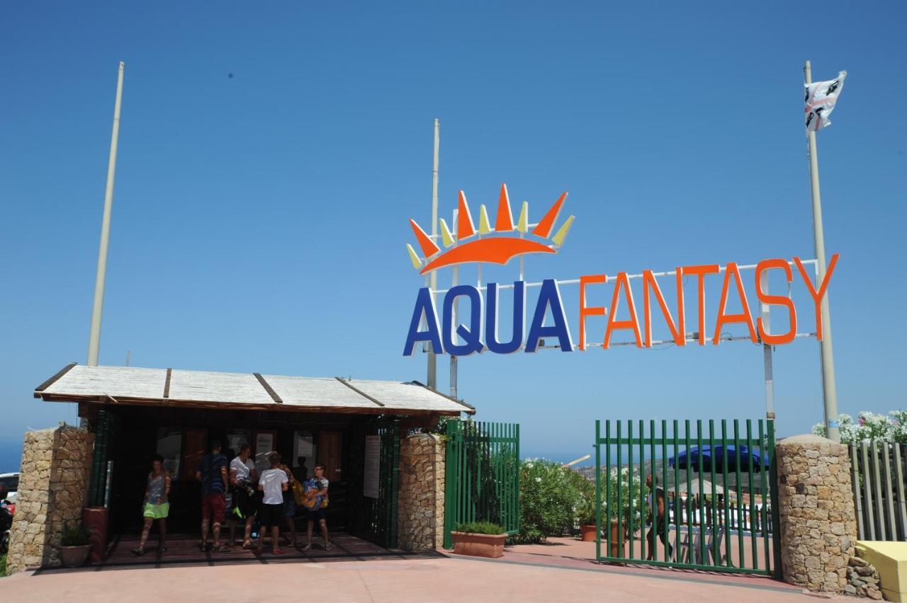 Residence Aquafantasy Isola Rossa Exterior foto